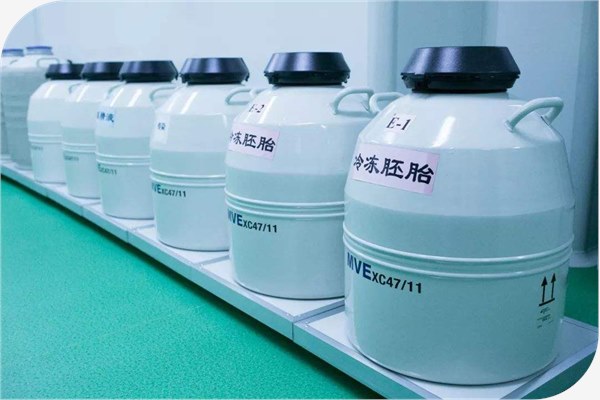 胚胎冷冻30年 美国女子生下“最老”试管婴儿